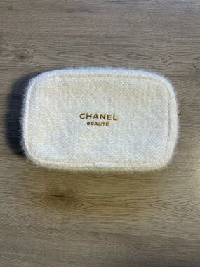 CHANEL BEAUTE CHIC MAKEUP BAG